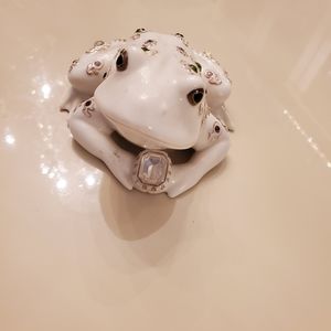 Lenox frog